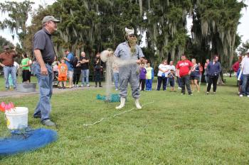 La Fête d’Ecologie was held Saturday, Oct 19, at Lake End Park in Morgan City.  The Cast Net King. 