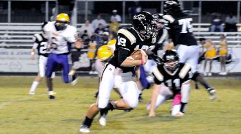 Berwick’s Jeremy Boudreaux runs against Jeanerette during Friday’s contest. The Berwick Panthers picked up their second consecutive win with a 47-20 victory against the Jeanerette Tigers in Berwick. Boudreaux rushed for 67 yards in the contest. Berwick will begin district play Thursday when it travels to face Franklin.